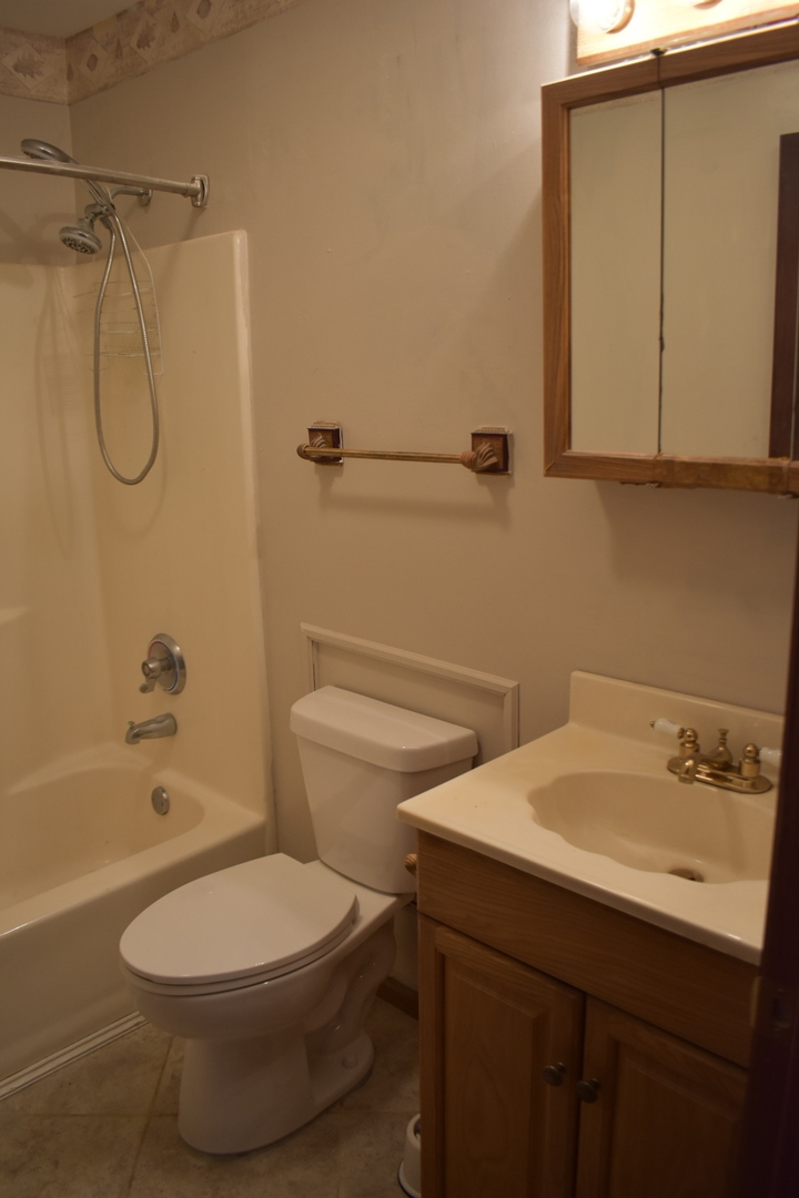 651 South Virginia Road, Unit 126 Crystal Lake, IL 60014 - Photo 8 of 11
