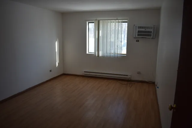 $192,500 | 651 South Virginia Road, Unit 126, Crystal Lake, IL 60014