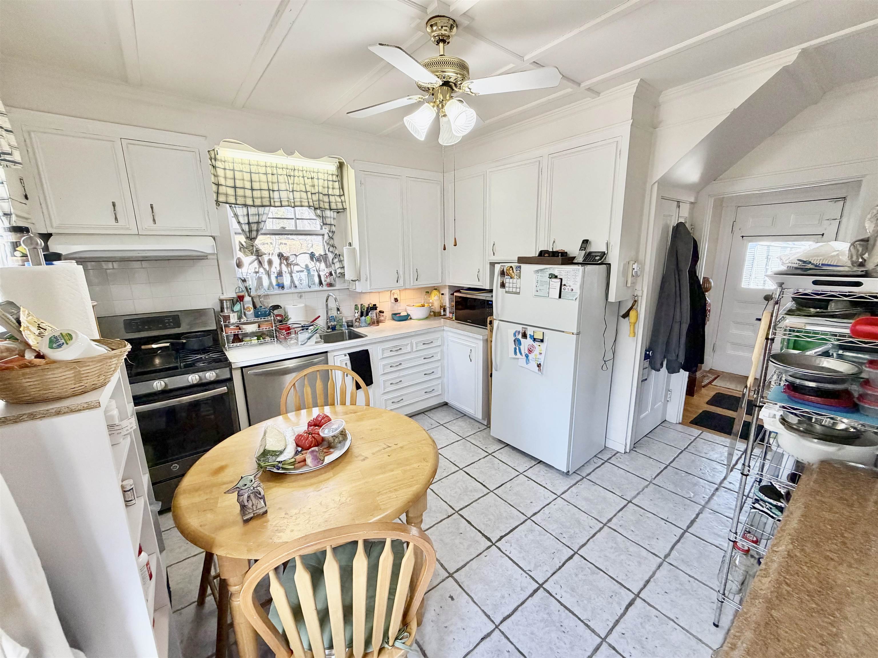 46 Hough Street Dover, NH 03820 - Photo 3 of 47
