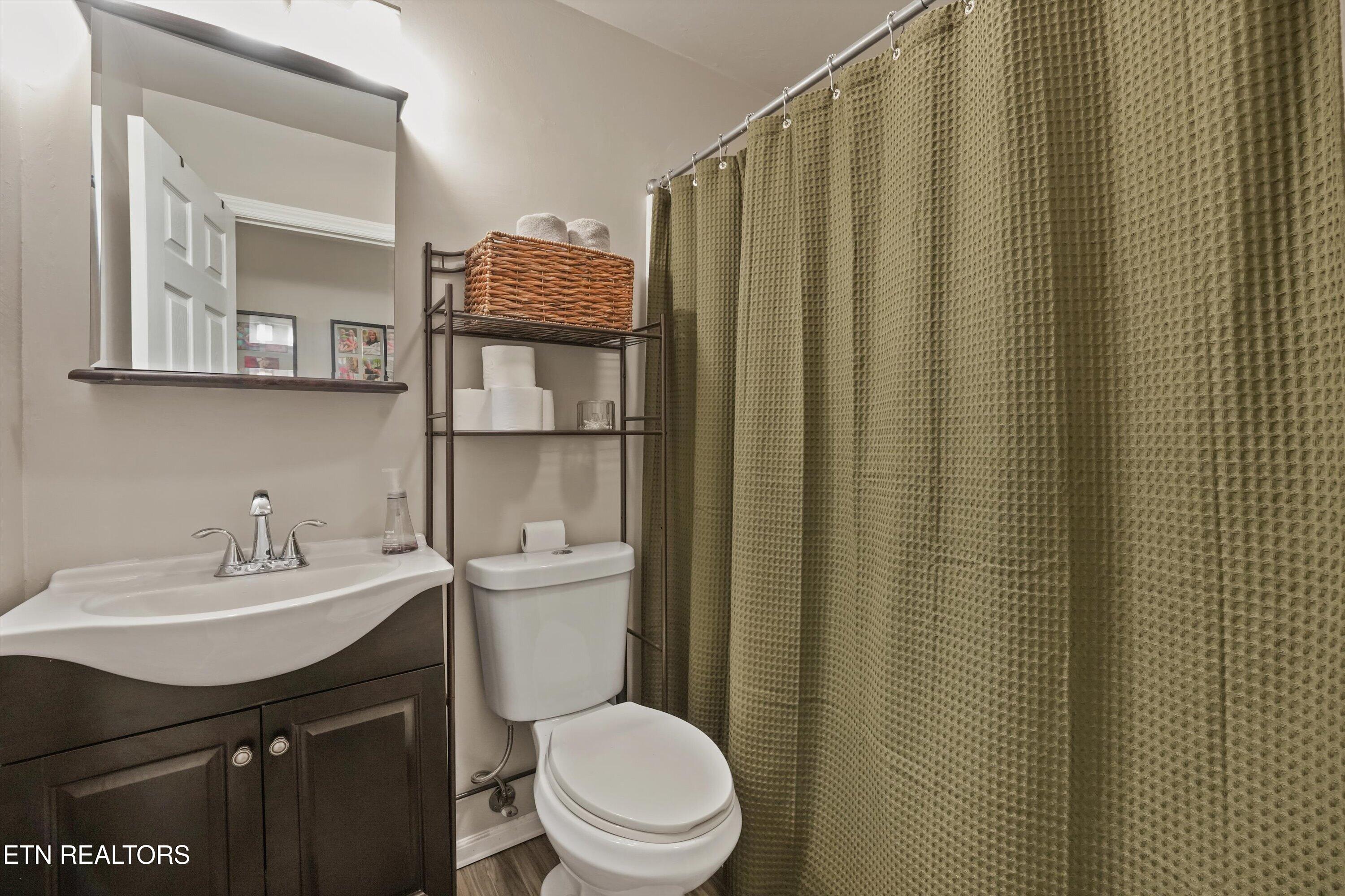 6315 Babelay Road Knoxville, TN 37924 - Photo 24 of 33 Full Bathroom
