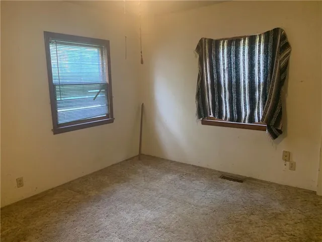 $57,000 | 714 West 3rd Street, Pittsburg, KS 66762