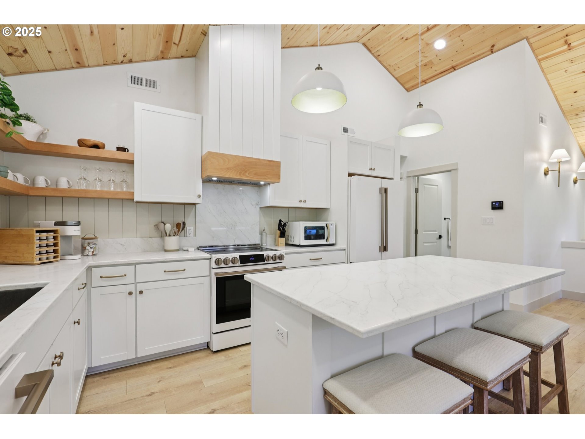 26824 East Henry Creek Road Rhododendron, OR 97049 - Photo 10 of 48 Gallery Image 10