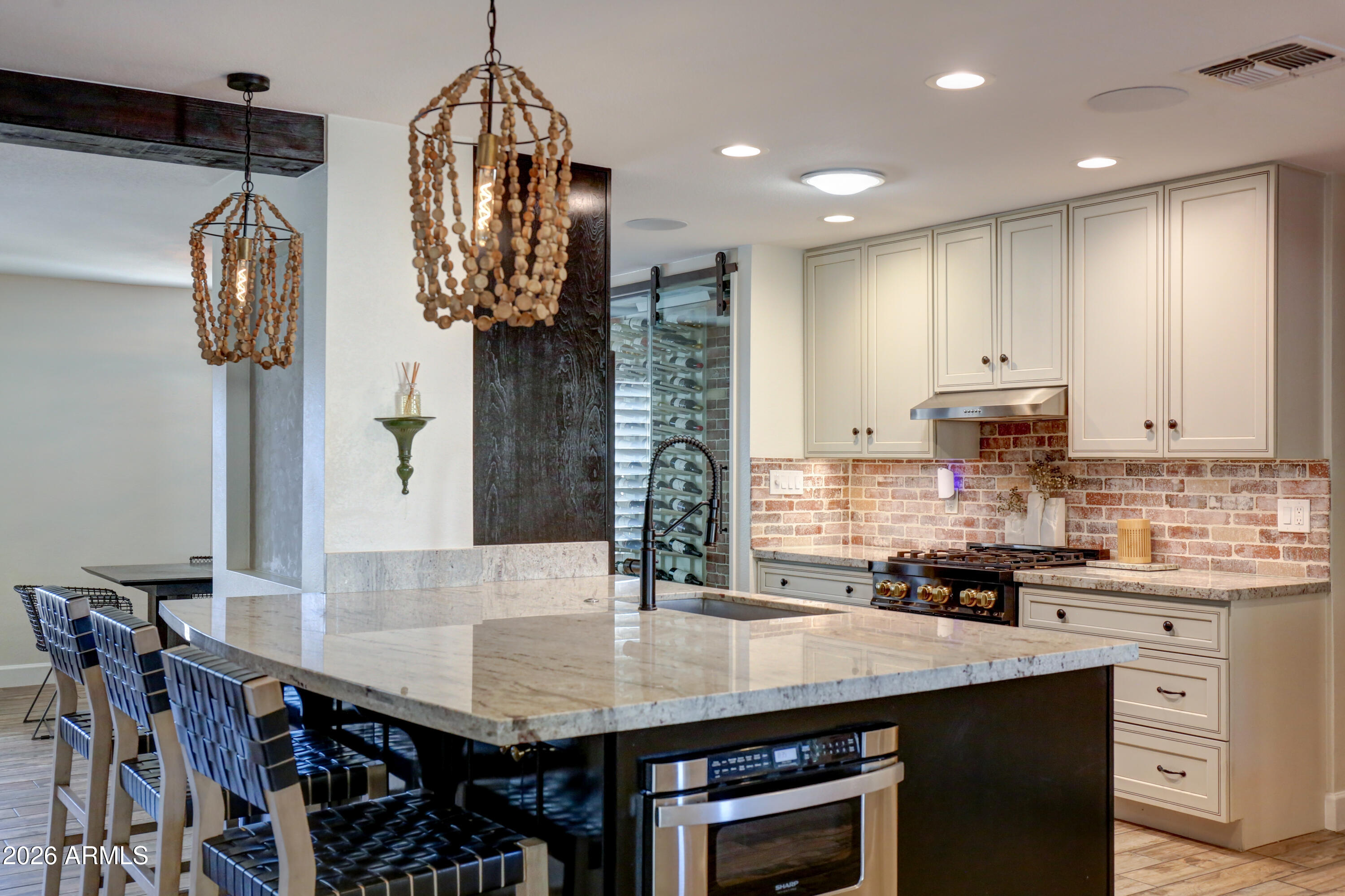 2016 East State Avenue Phoenix, AZ 85020 - Photo 11 of 56 5D3A0920_1_2