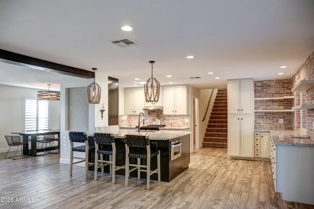 $8,000 | 2016 East State Avenue, Phoenix, AZ 85020