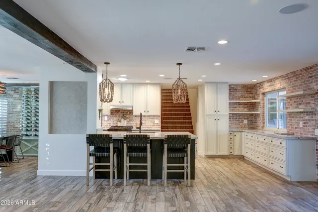 $8,000 | 2016 East State Avenue, Phoenix, AZ 85020