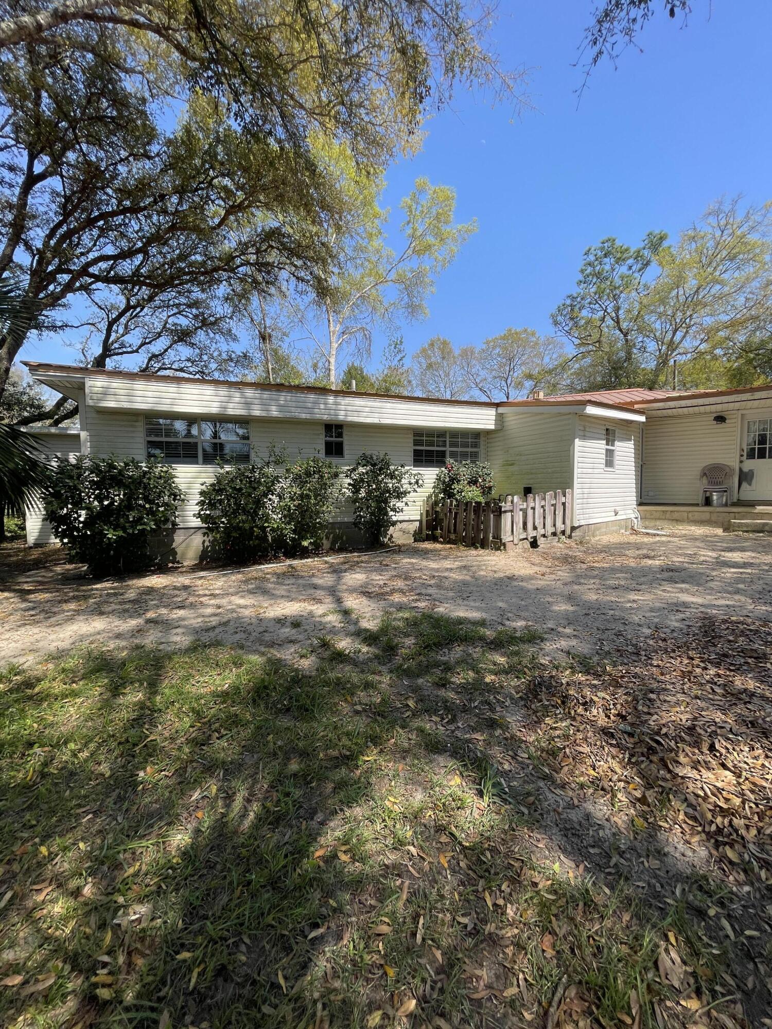 133 3rd Street, Unit B Niceville, FL 32578 - Photo 30 of 32 a front view of a house with a yard