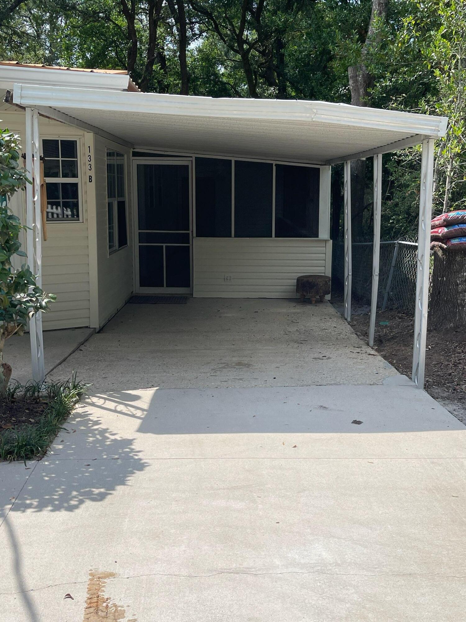 133 3rd Street, Unit B Niceville, FL 32578 - Photo 3 of 32 a front view of a house