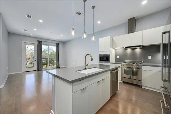 $3,200 | 207 West Johanna Street, Unit 201, Austin, TX 78704
