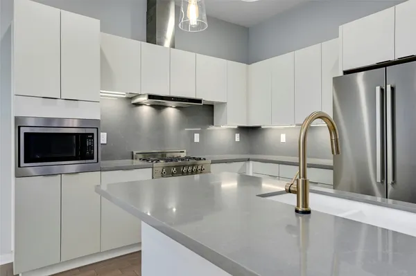 $3,200 | 207 West Johanna Street, Unit 201, Austin, TX 78704