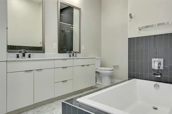 $3,200 | 207 West Johanna Street, Unit 201, Austin, TX 78704