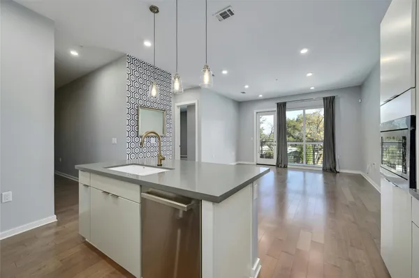 $3,200 | 207 West Johanna Street, Unit 201, Austin, TX 78704