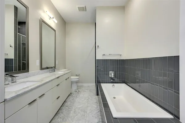 $3,200 | 207 West Johanna Street, Unit 201, Austin, TX 78704