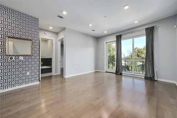 $3,200 | 207 West Johanna Street, Unit 201, Austin, TX 78704