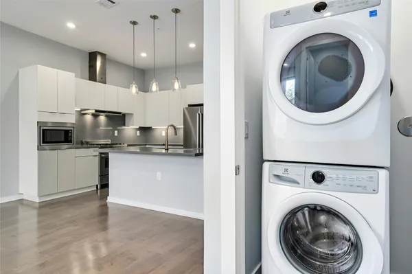 $3,200 | 207 West Johanna Street, Unit 201, Austin, TX 78704