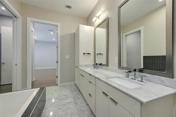 $3,200 | 207 West Johanna Street, Unit 201, Austin, TX 78704