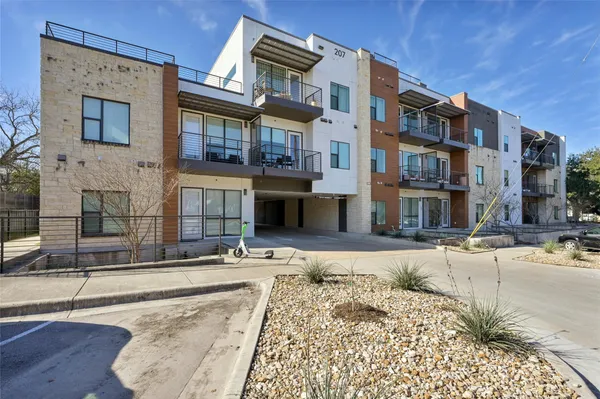 $3,200 | 207 West Johanna Street, Unit 201, Austin, TX 78704