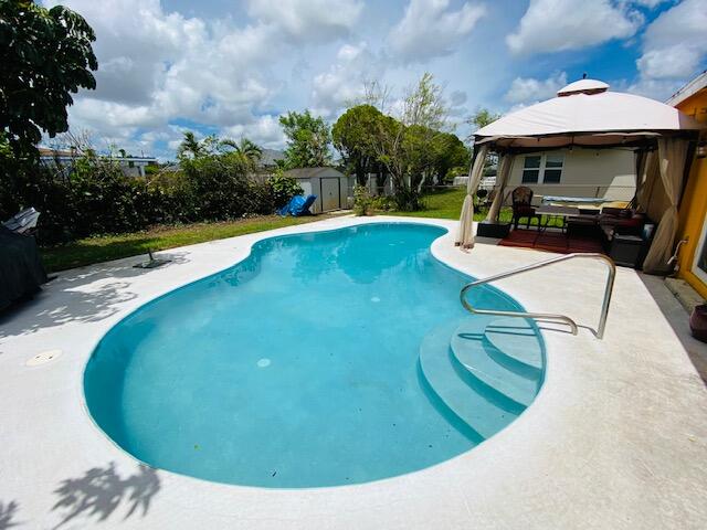 11129 Mandarin Street Boca Raton, FL 33428 - Photo 15 of 20 Private pool