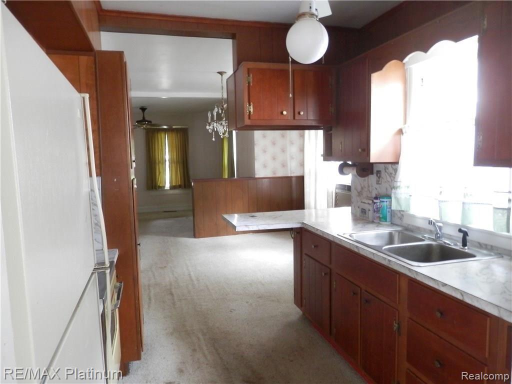 607 West Grand River Road Howell, MI 48843 - Photo 8 of 14