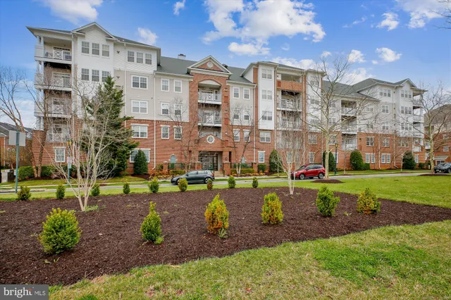 $530,000 | 327 King Farm Boulevard, Unit 309, Rockville, MD 20850