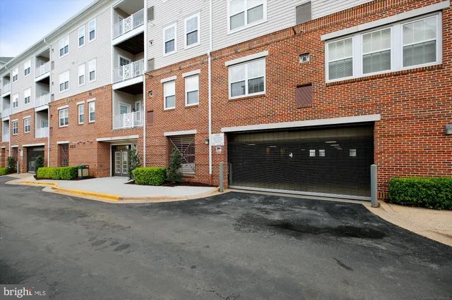 a view of a tennis court