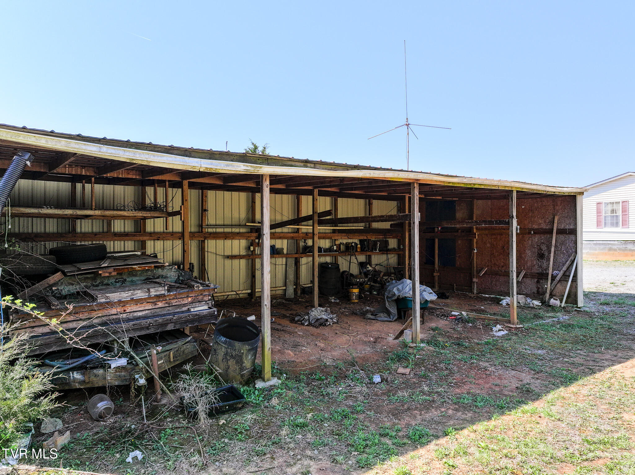 4061 Carters Valley Road Church Hill, TN 37642 - Photo 15 of 54 garage