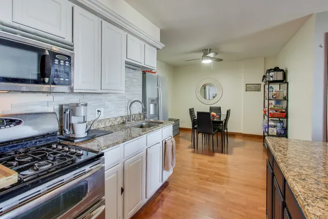 $192,900 | 20 North Tower Road, Unit 8E, Oak Brook, IL 60523