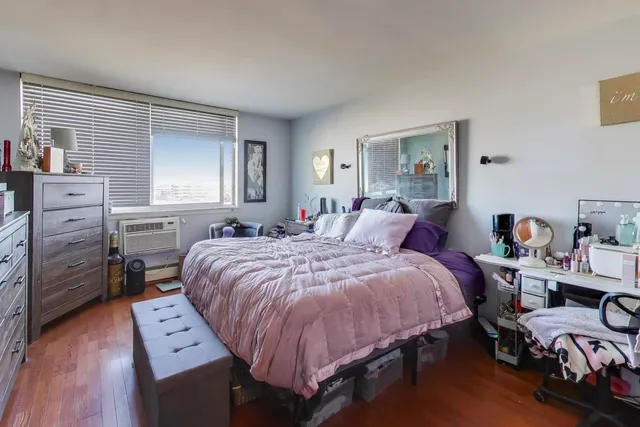 $192,900 | 20 North Tower Road, Unit 8E, Oak Brook, IL 60523