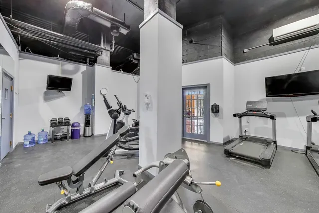 $192,900 | 20 North Tower Road, Unit 8E, Oak Brook, IL 60523