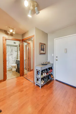 $192,900 | 20 North Tower Road, Unit 8E, Oak Brook, IL 60523