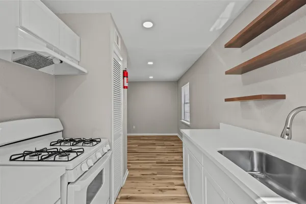 $1,699 | 1927 Ave M 1/2, Unit 9, Galveston, TX 77550