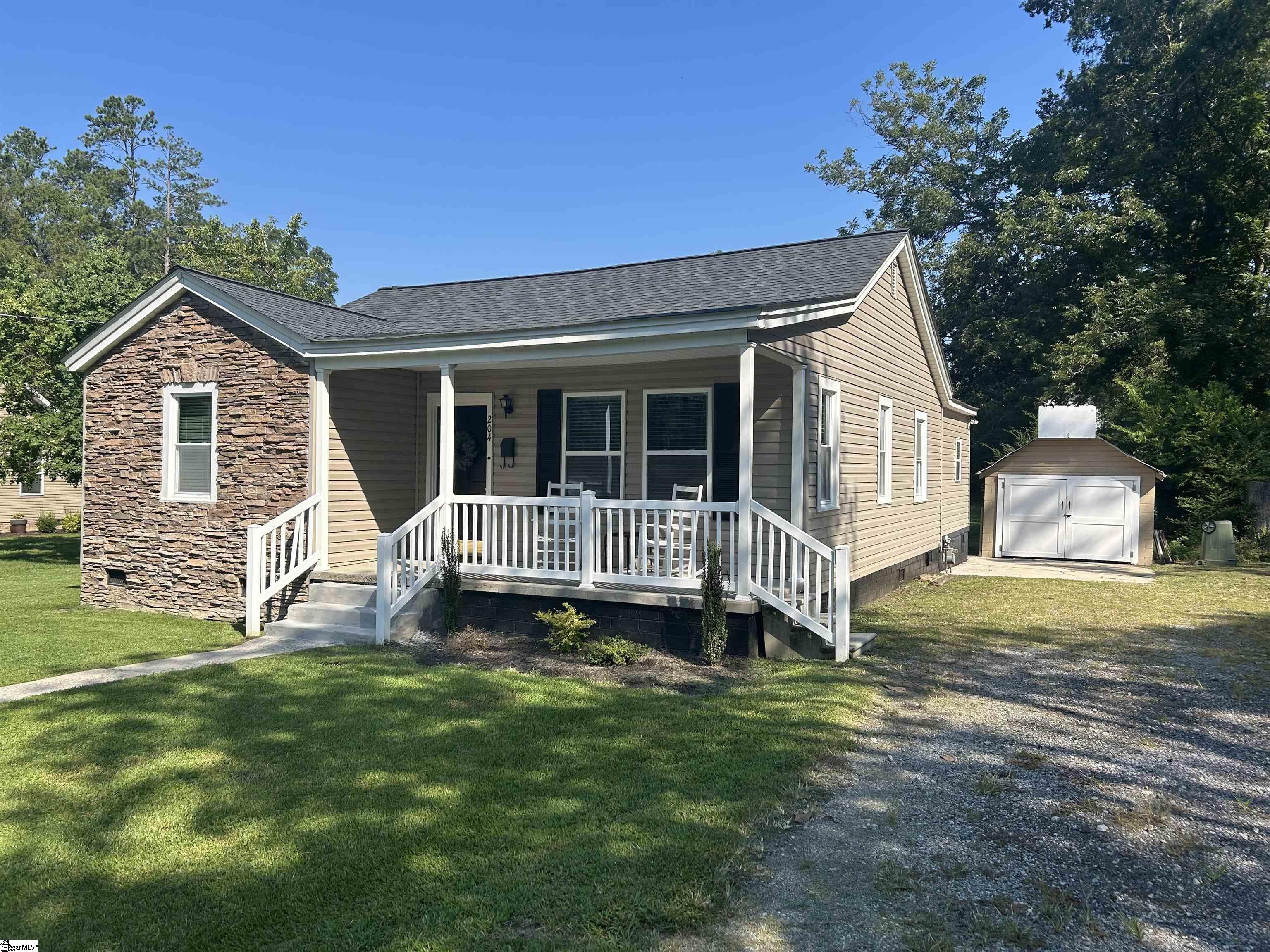 204 Elm Street Clinton, SC 29325 - Photo 2 of 36