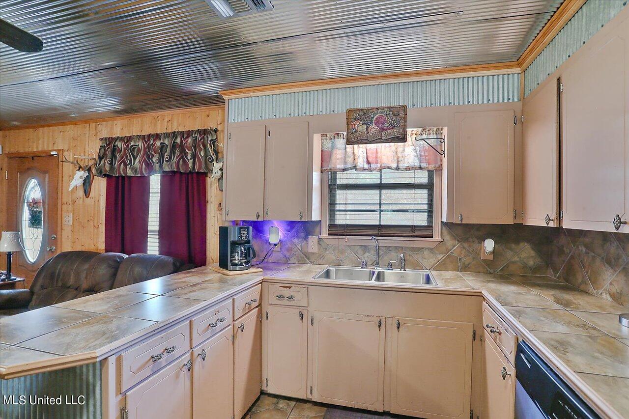 285 Harkins Road Carthage, MS 39051 - Photo 4 of 25 12-285 Harkins Rd