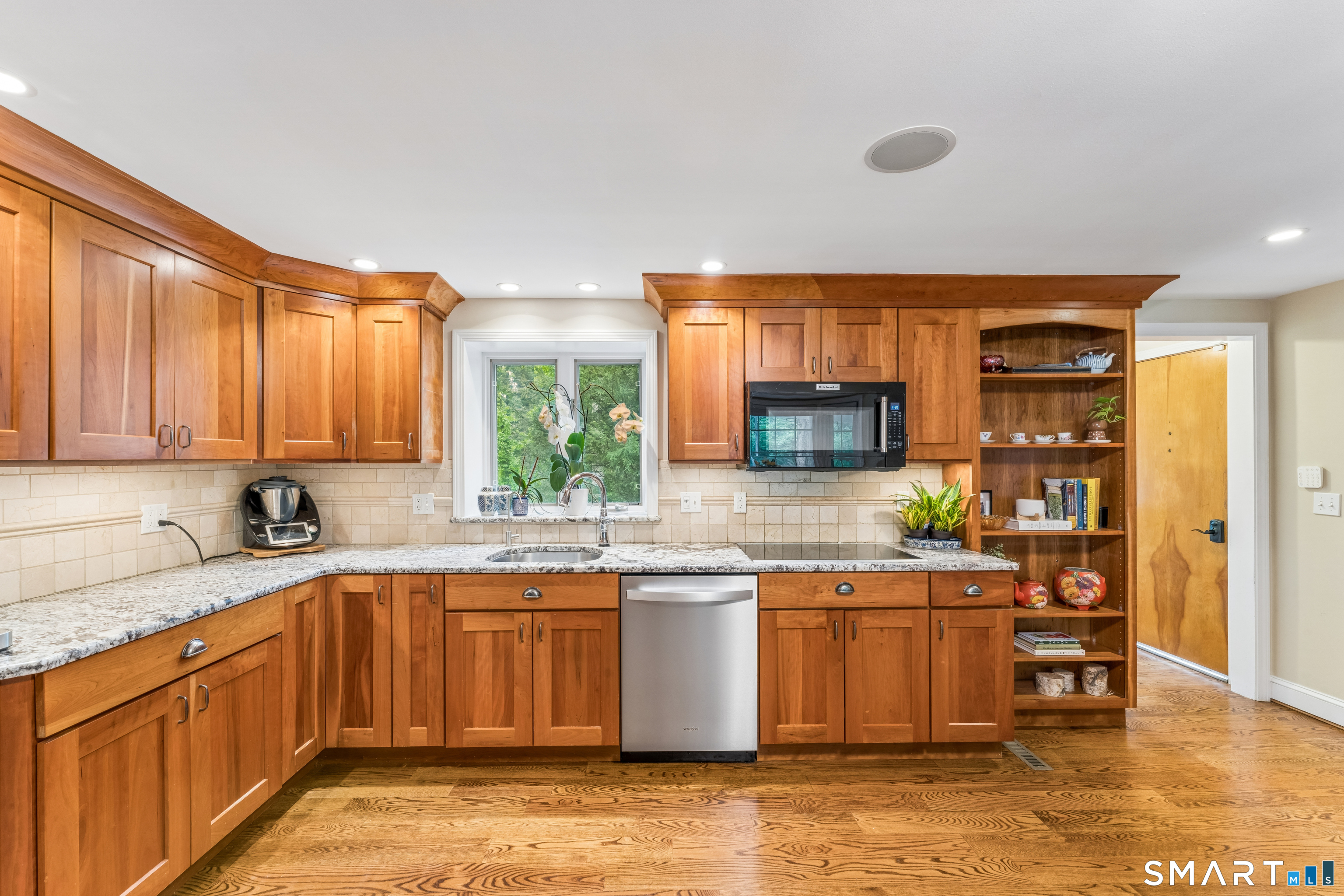 10 Metacomet Road Farmington, CT 06032 - Photo 8 of 40