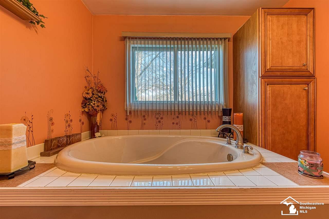 6299 Dixon Road Monroe, MI 48161 - Photo 12 of 40