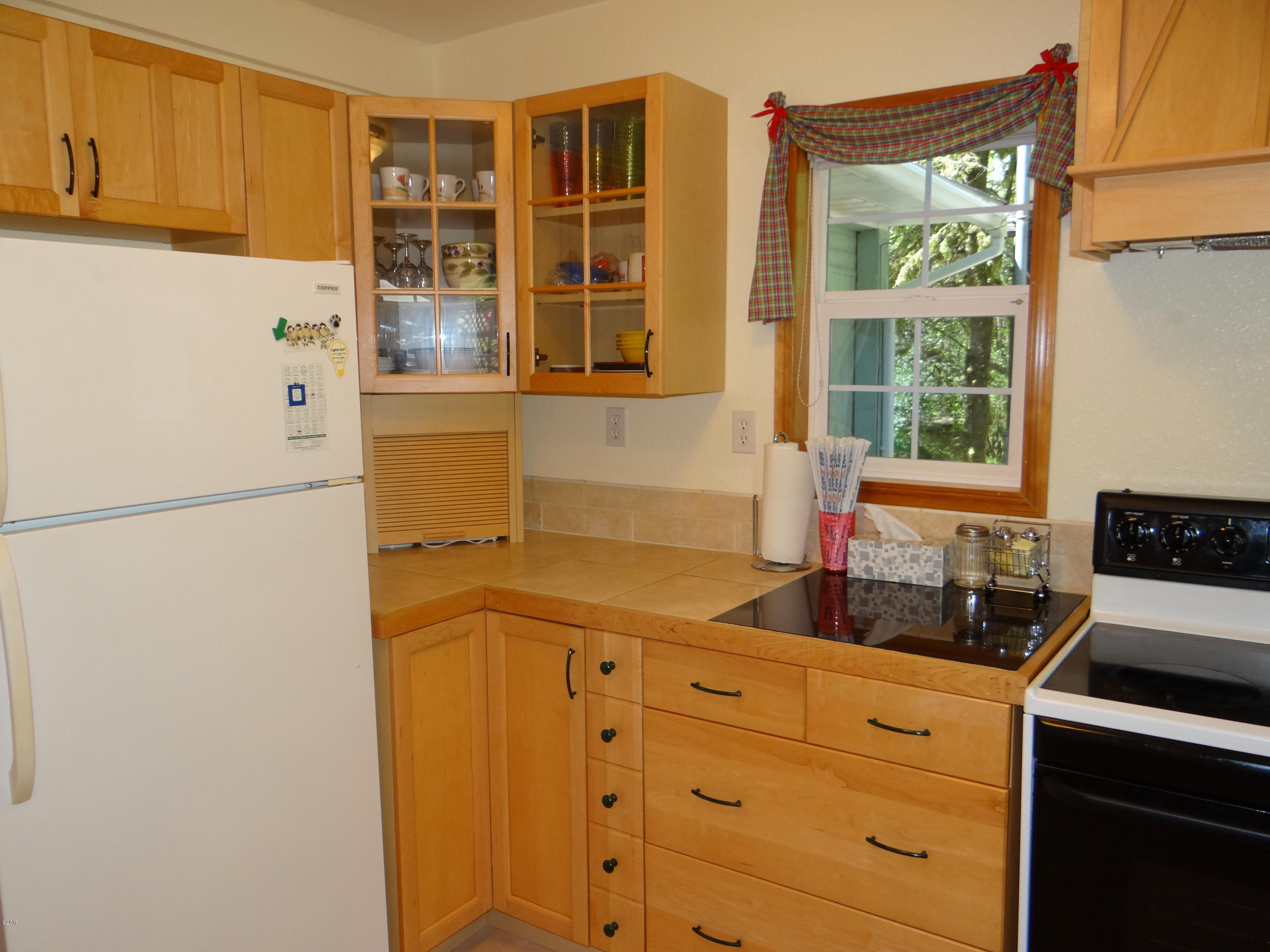 12 North New Bridge Road Otis, OR 97368 - Photo 6 of 24 All Appliances Included