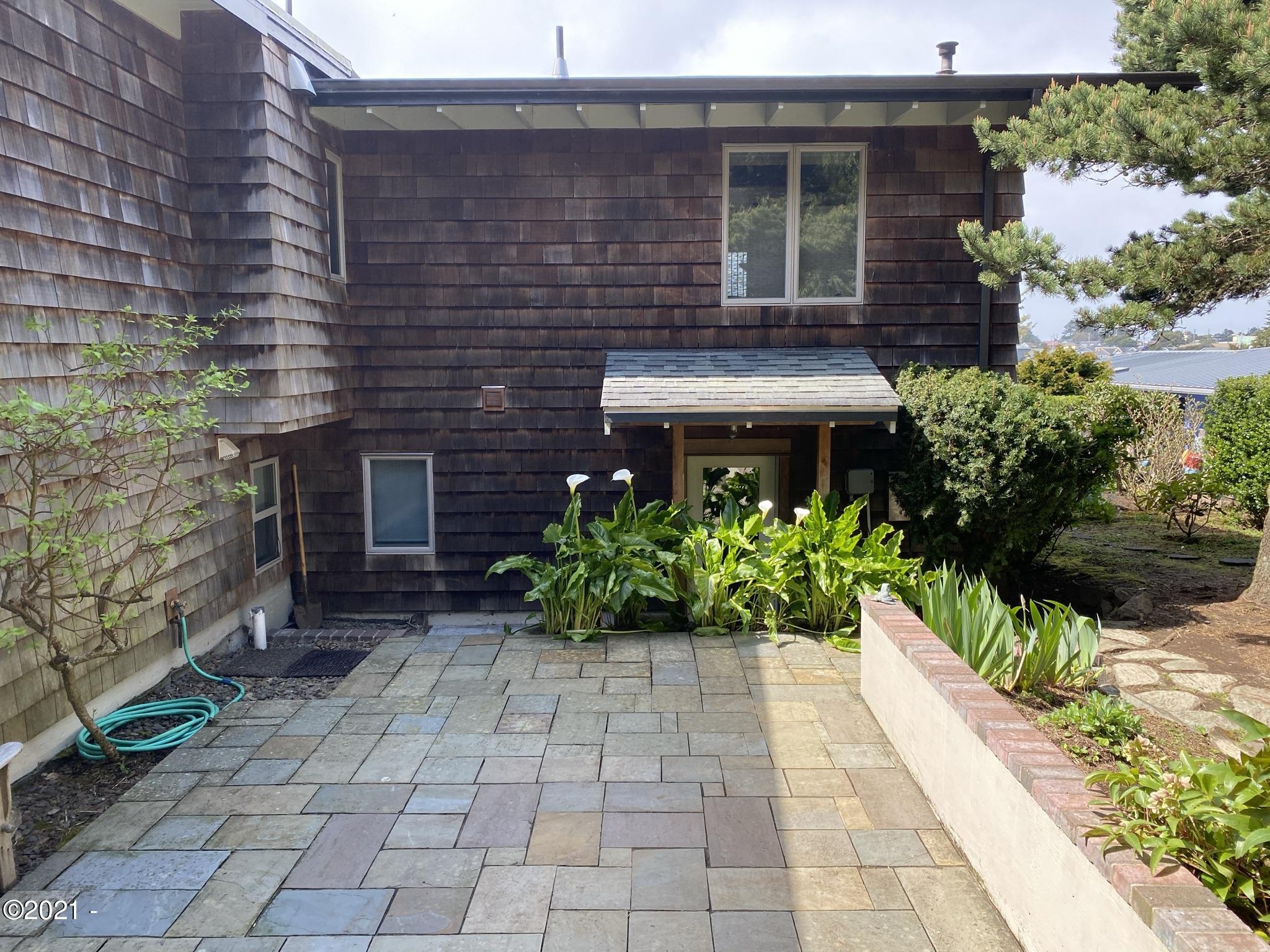 17 Shell Street Yachats, OR 97498 - Photo 28 of 63 Awesome patio for entertaining