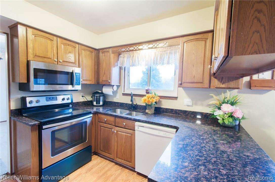 36538 Saxony Road Farmington, MI 48335 - Photo 3 of 41 4-Saxony_36538_Kitchen_01.jpg