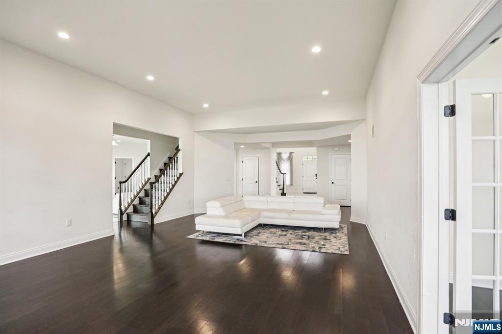 281 Crescent Avenue Ramsey, NJ 07430 - Photo 8 of 47