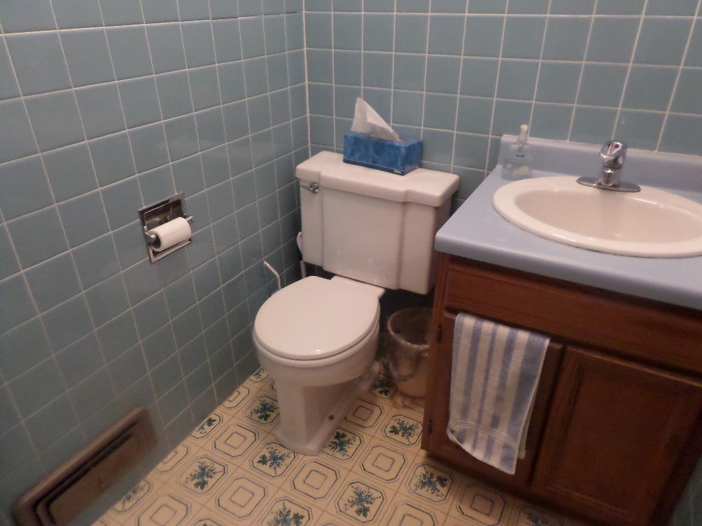 107 Colby Road Oak Ridge, TN 37830 - Photo 8 of 30 Half Bath