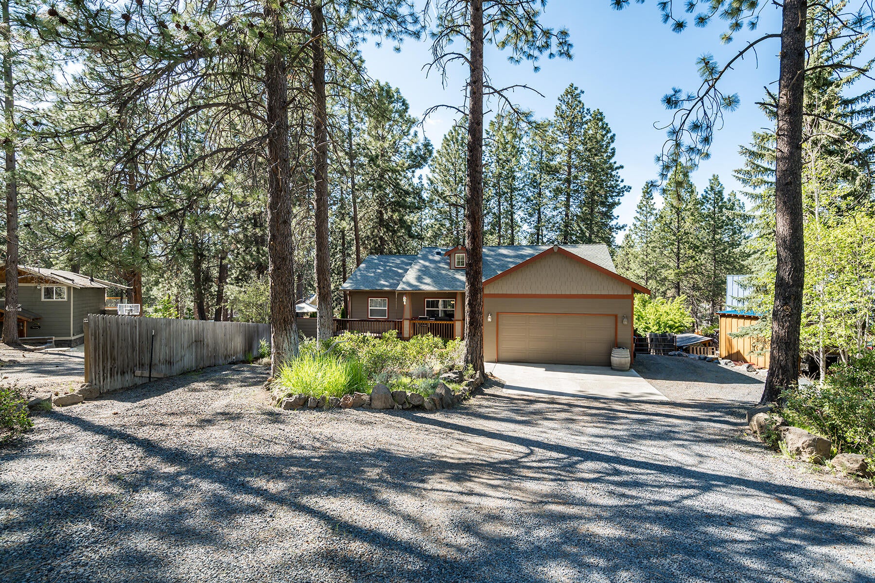 19042 Choctaw Road Bend, OR 97702 - Photo 3 of 40 3JH5_5185