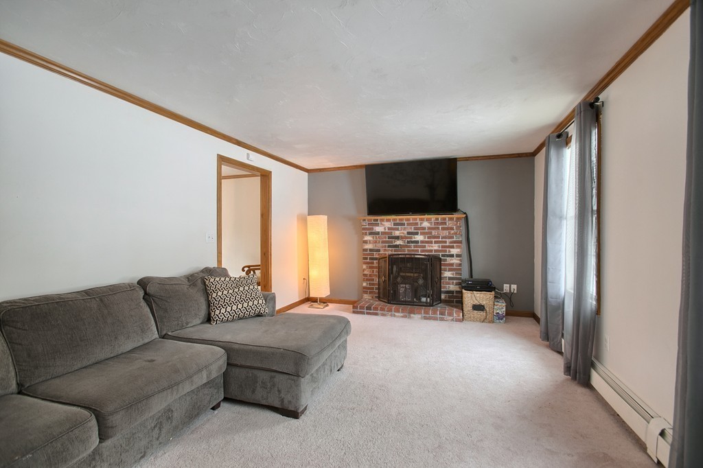 47 Castle Road Fitchburg, MA 01420 - Photo 10 of 23 Gallery Image 10