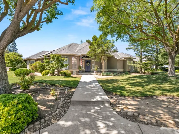 $739,000 | 2690 Joshua Avenue, Clovis, CA 93611