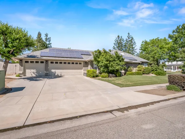 $739,000 | 2690 Joshua Avenue, Clovis, CA 93611