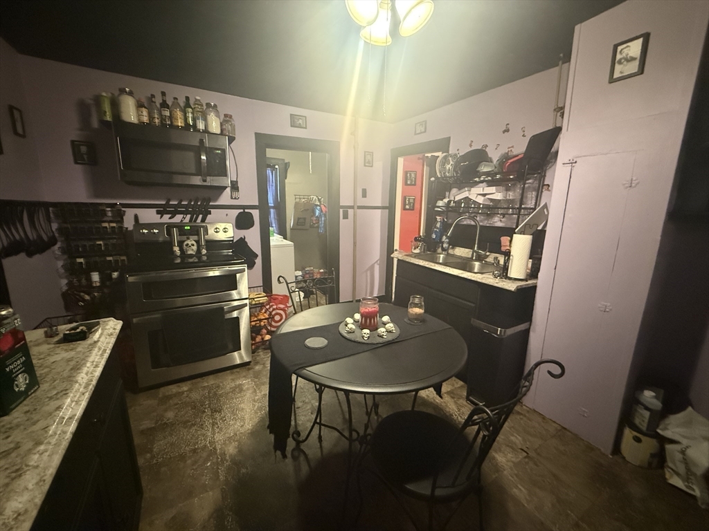 33 Adam Street Pittsfield, MA 01201 - Photo 9 of 29