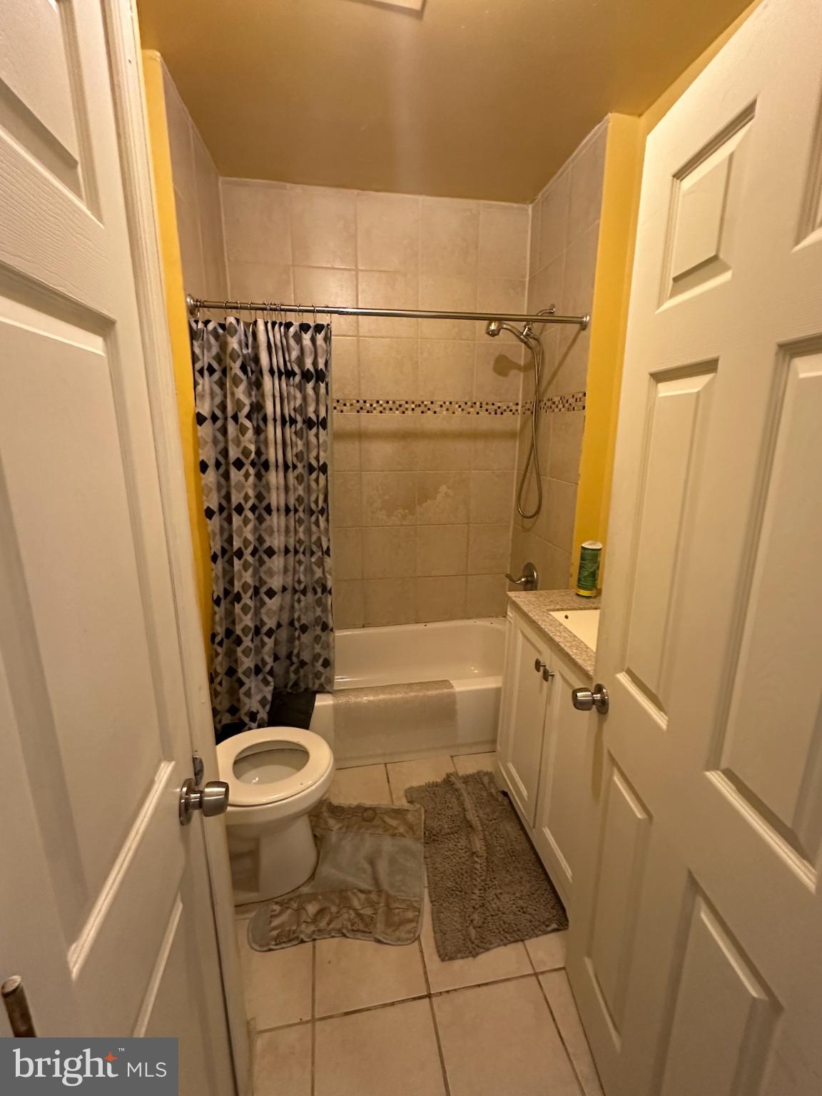 3926 Ridgewood Avenue Baltimore, MD 21215 - Photo 13 of 21 Cozy bathroom with vibrant yellow accents.
