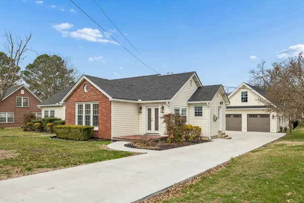 $389,900 | 225 Jackson Avenue, Carthage, TN 37030