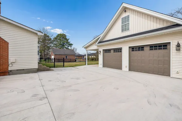 $379,900 | 225 Jackson Avenue, Carthage, TN 37030