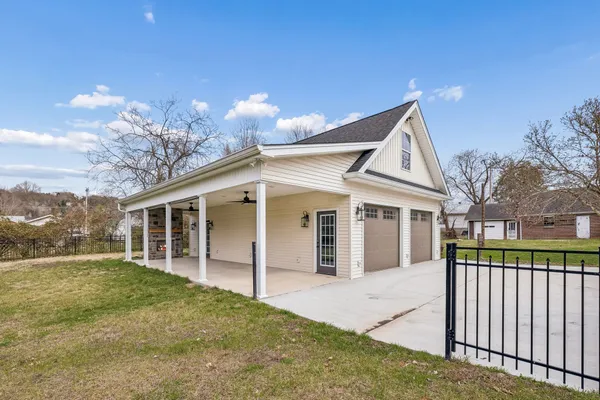 $379,900 | 225 Jackson Avenue, Carthage, TN 37030