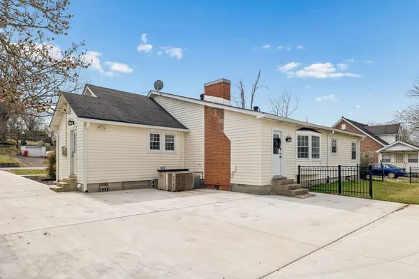 $379,900 | 225 Jackson Avenue, Carthage, TN 37030