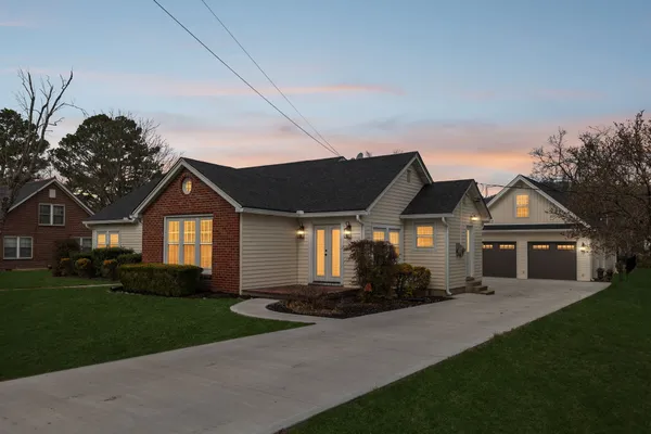 $379,900 | 225 Jackson Avenue, Carthage, TN 37030